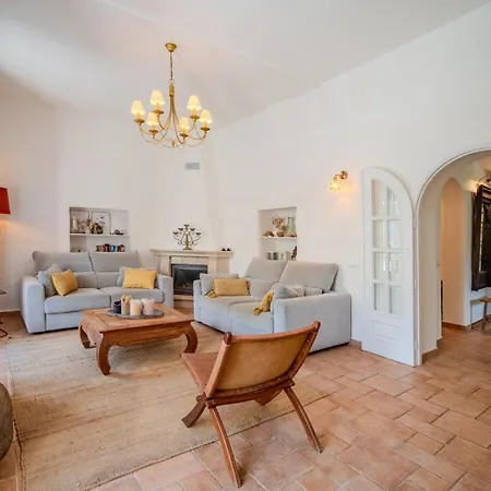 Quinta Da Galina By Portucasa *